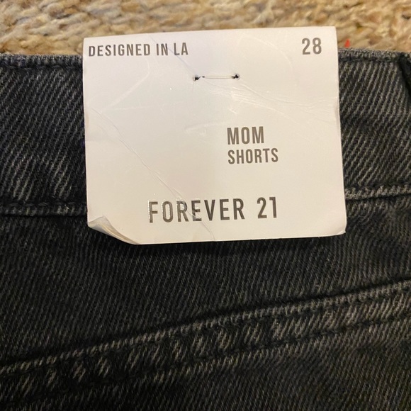 *LAST CHANCE* NWT. FOREVER 21 BLACK MOM SHORTS - Picture 3 of 4